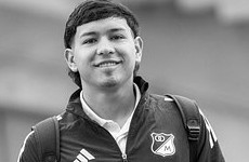 Потерявший сознание во время матча 18-летний колумбийский футболист умер в больнице - «ФУТБОЛ»