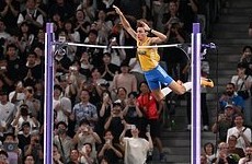 Прыгун с шестом Дюплантис в 15-й раз обновил мировой рекорд - «Летние виды»