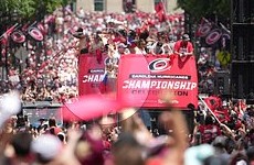 Российский флаг появился на чемпионском параде клуба НХЛ - «Хоккей»